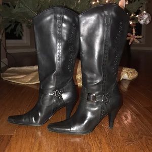 NWOT Victoria Spencer Boots